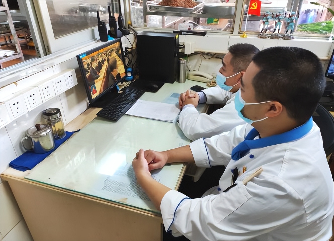 踔厉奋发新征程凝心聚力向未来——成都望江宾馆组织*党**员干部团员青年集中收看*党**的二十大现场直播