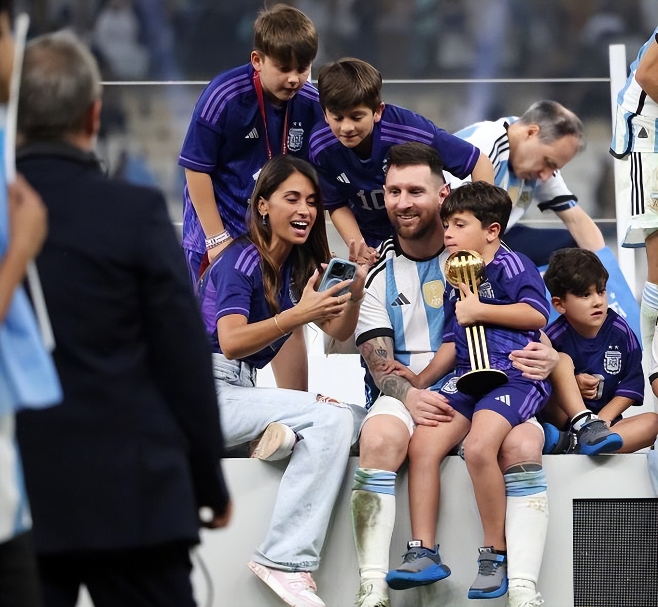 梅西感情史,梅西苏亚雷斯爱情故事