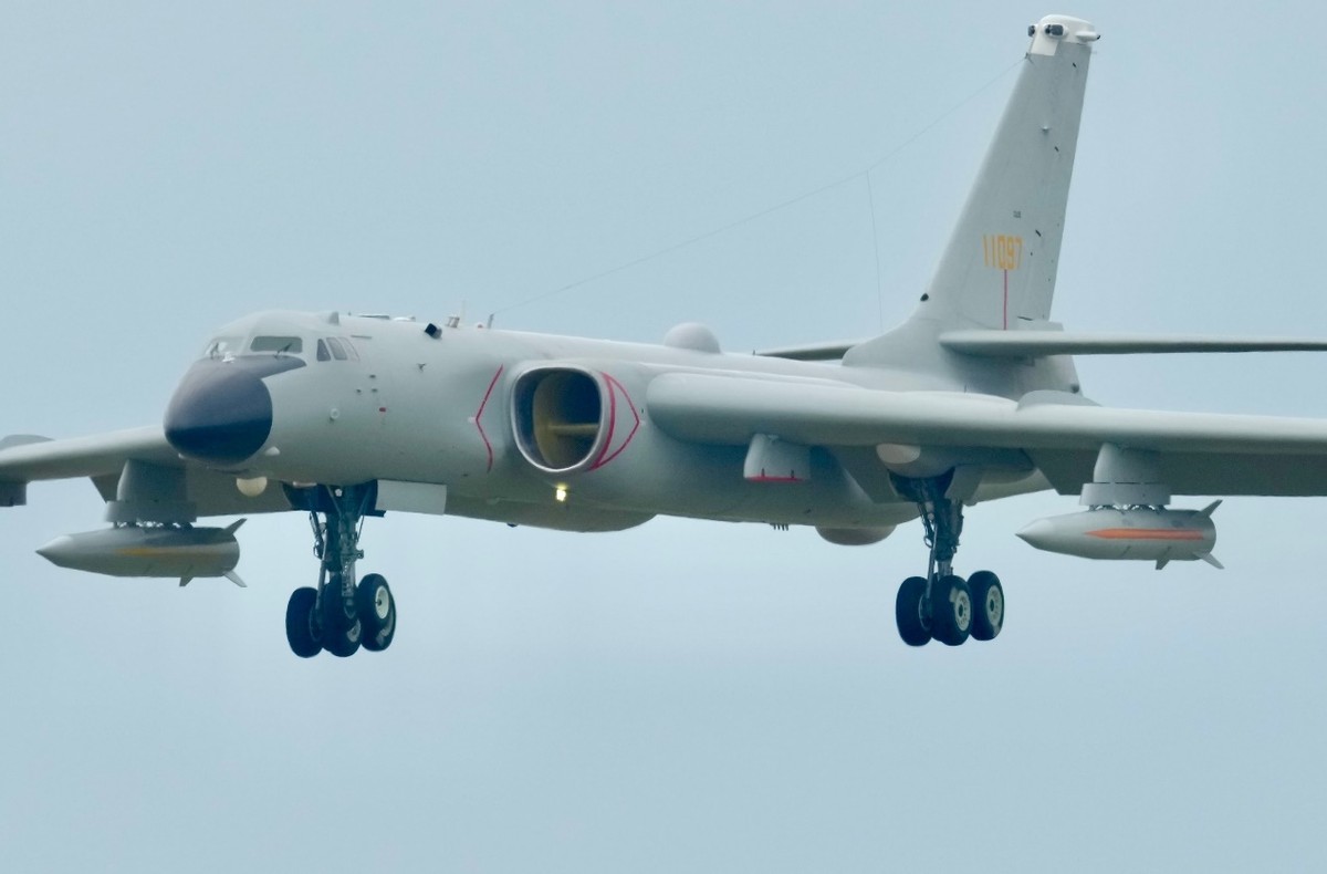 轰6k携带空射弹道导弹,轰6k时代楷模是怎么来的