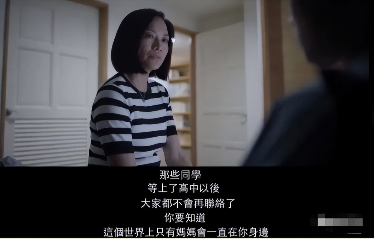 女儿跪求200元鞋,28岁女孩下跪求父亲完整视频