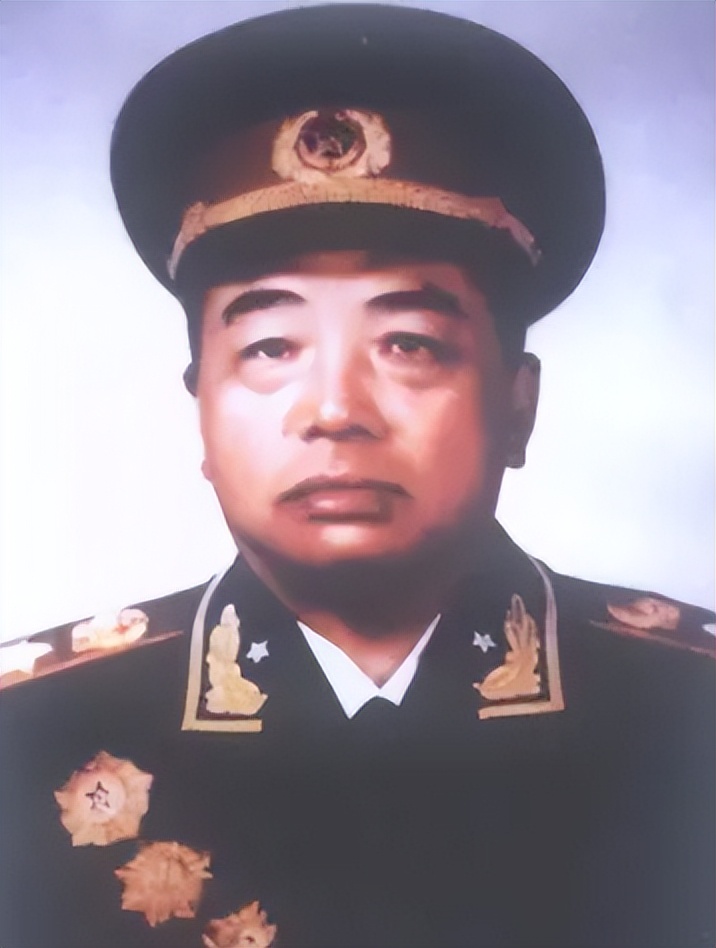 *德朱**是十大元帅之首，他的授衔编号为何是004？001号又是谁？