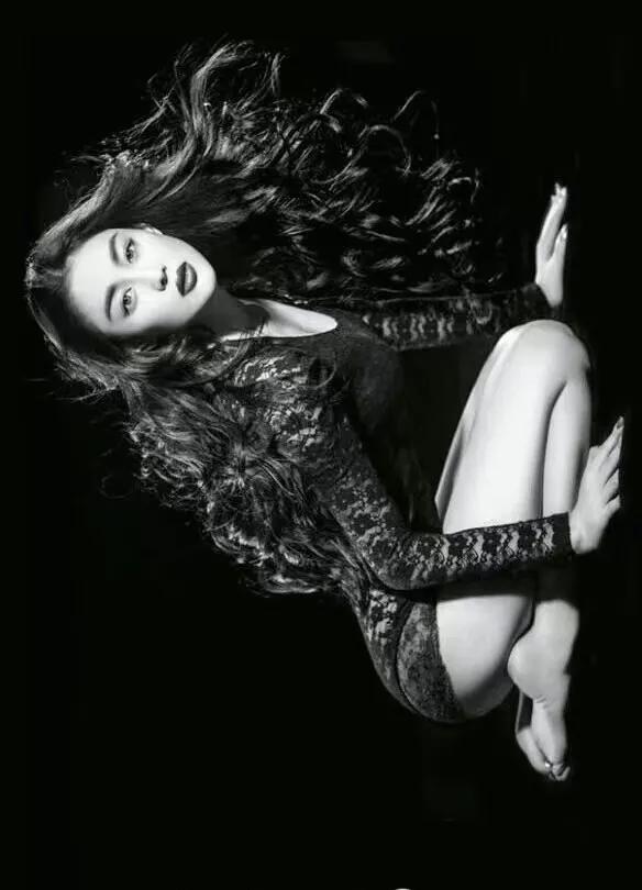 张馨予😍性感写真