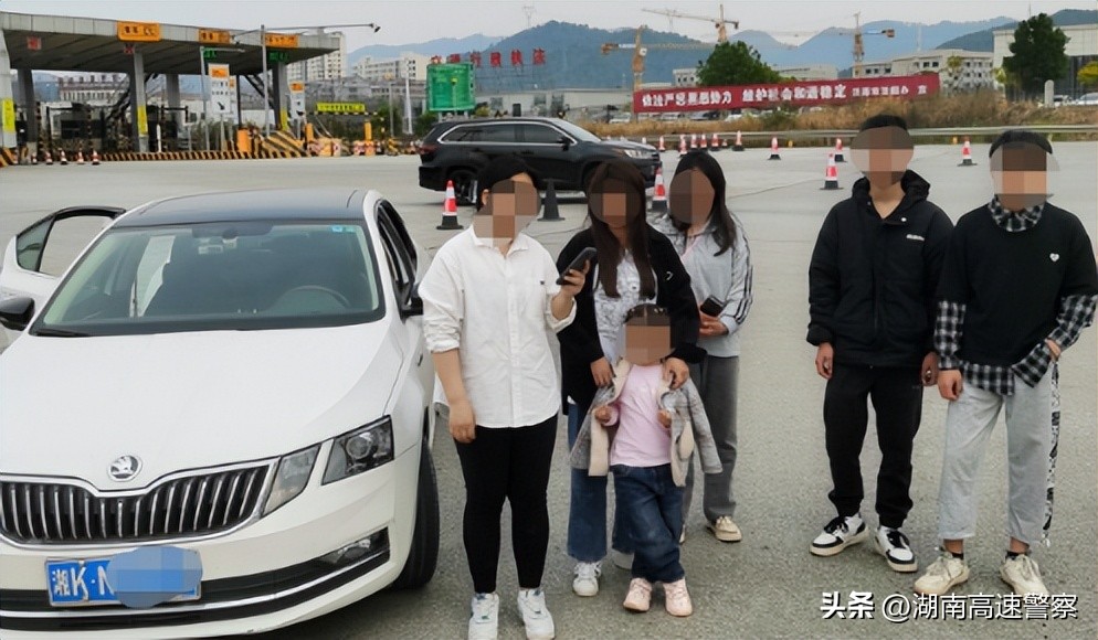 面包车超员20%以上被交警查获,9座面包车被查