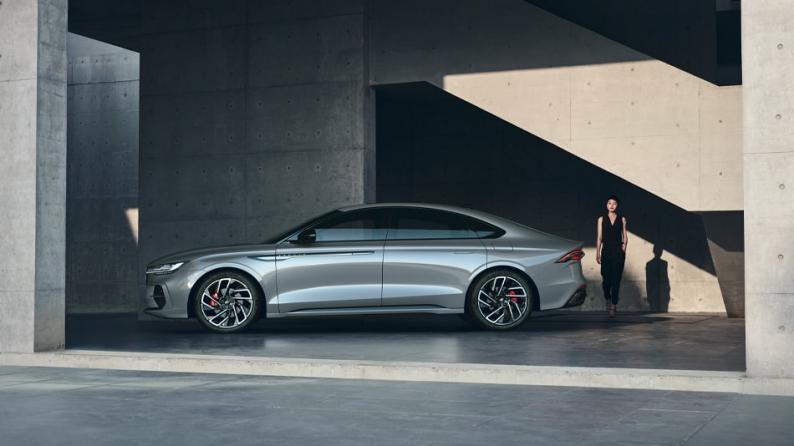 林肯z2022对比新款蒙迪欧的区别,林肯z轿车2023款落地价豪华版