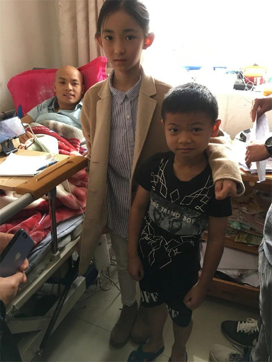 5岁男孩照顾瘫痪爸爸如今怎样了,爸爸3年前成植物人