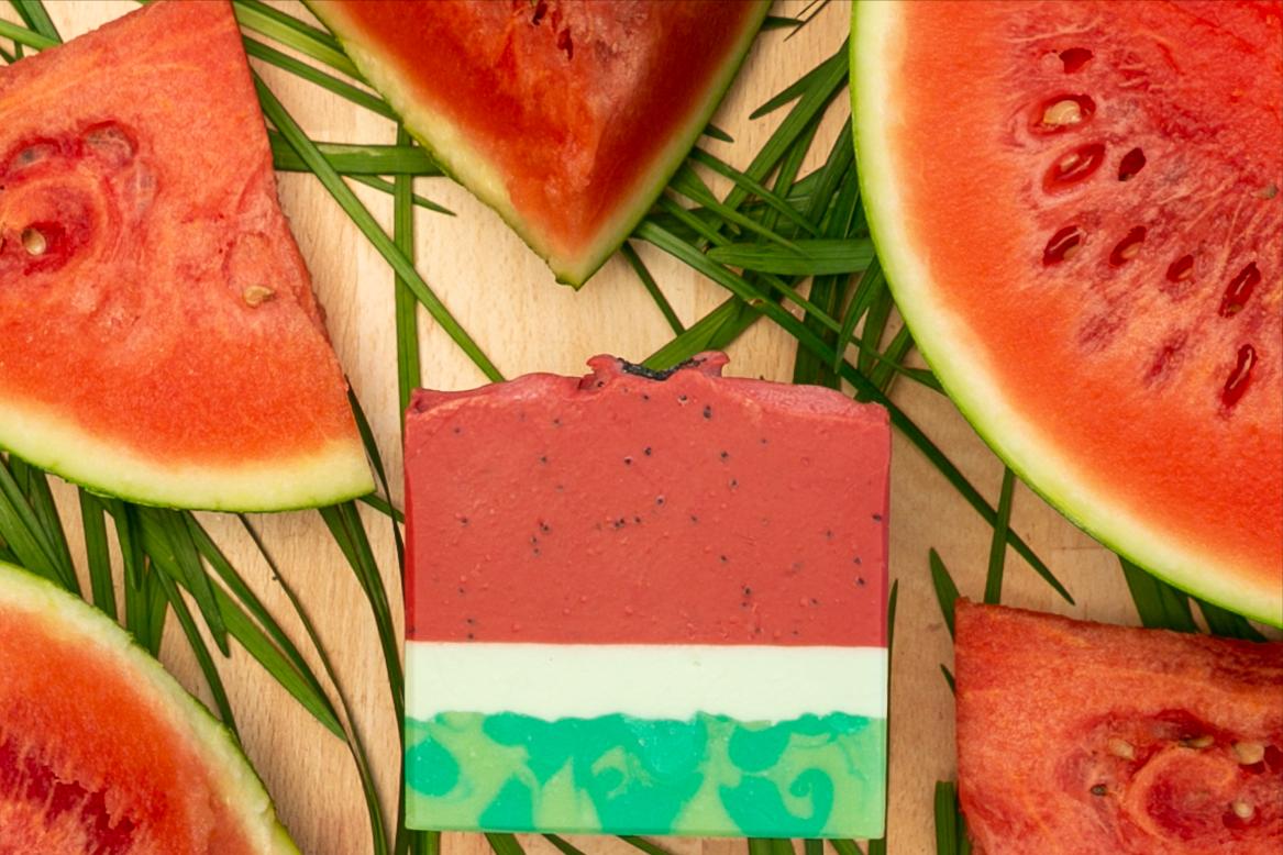 16岁女孩迷上做肥皂，通过视频网站，发展成一门家族生意