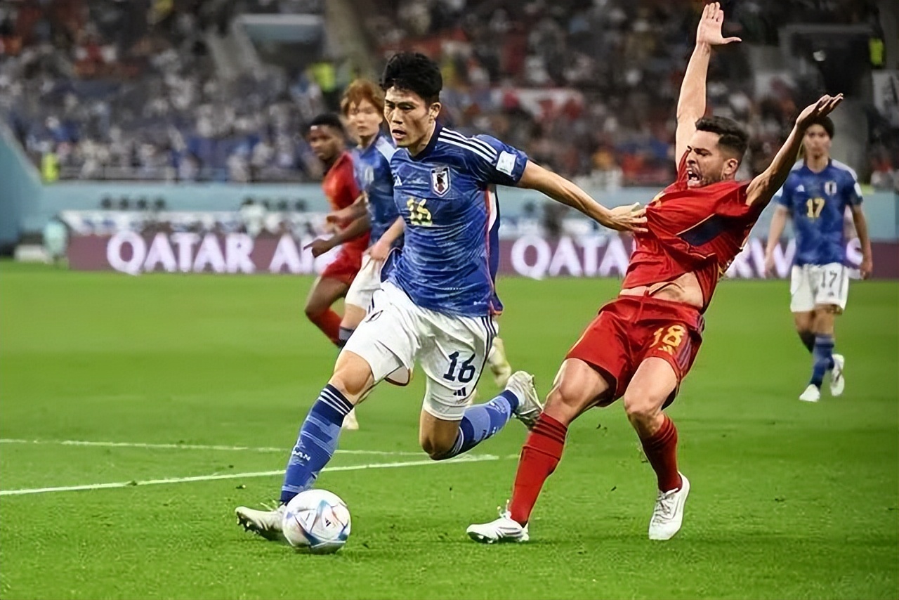 日本2:1获胜亚洲队连续爆冷,0:4落后翻盘日本