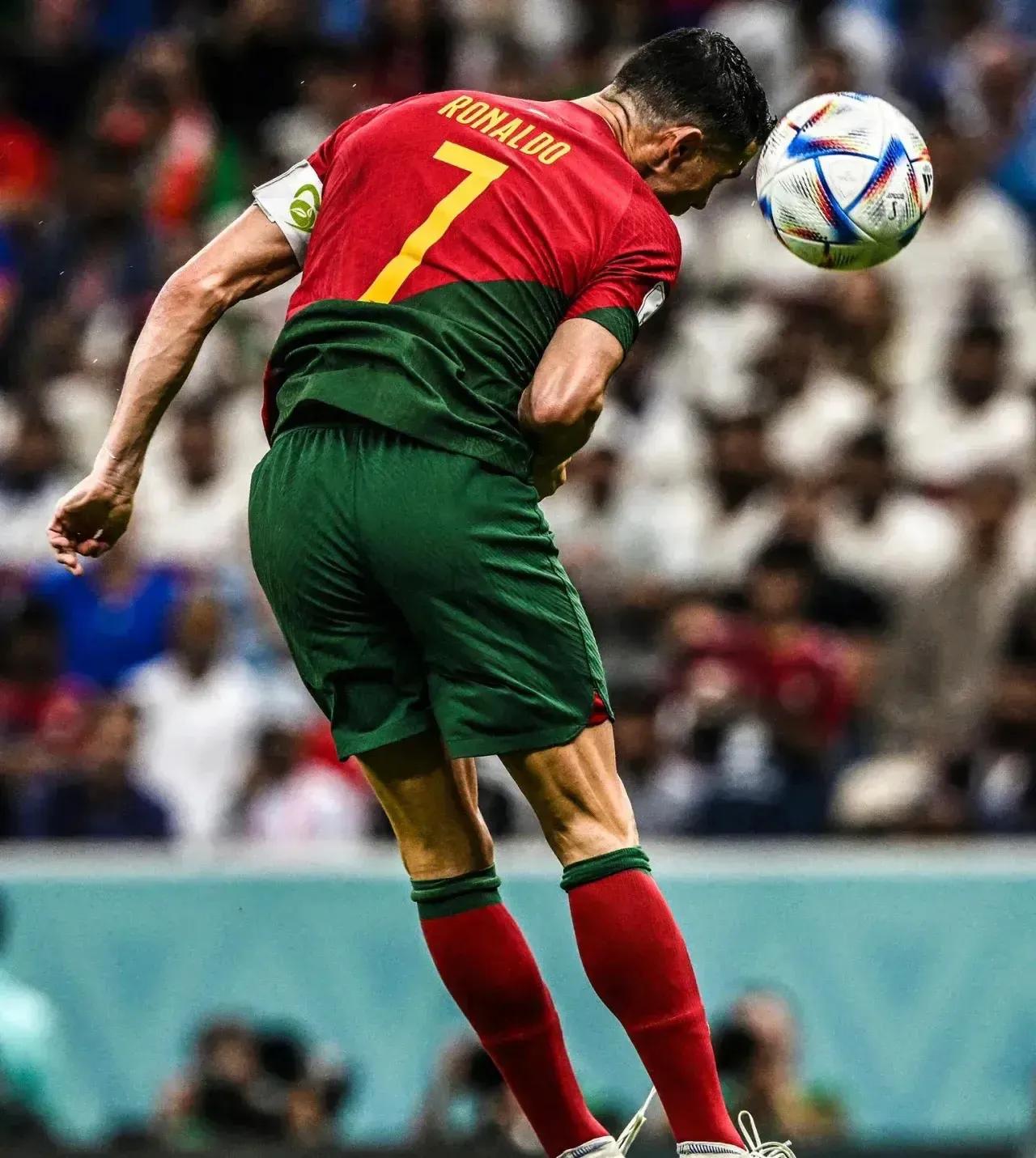 c罗投顶球精彩瞬间,c罗争金球奖概率