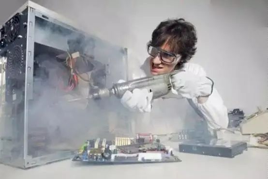 电脑开不开机显示屏不亮怎么回事,电脑开机屏幕不亮怎么办教程