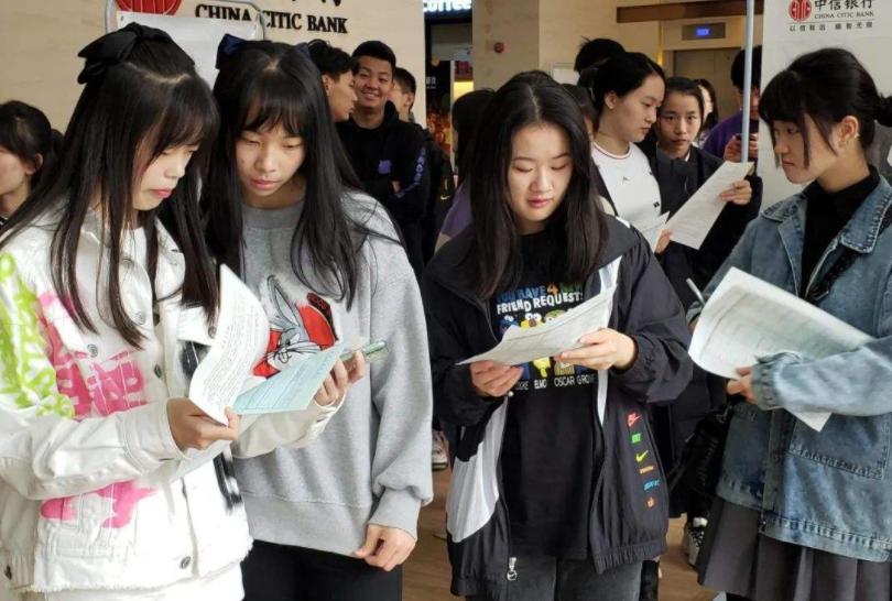 银行柜员上班的真实感受,银行柜员为什么少