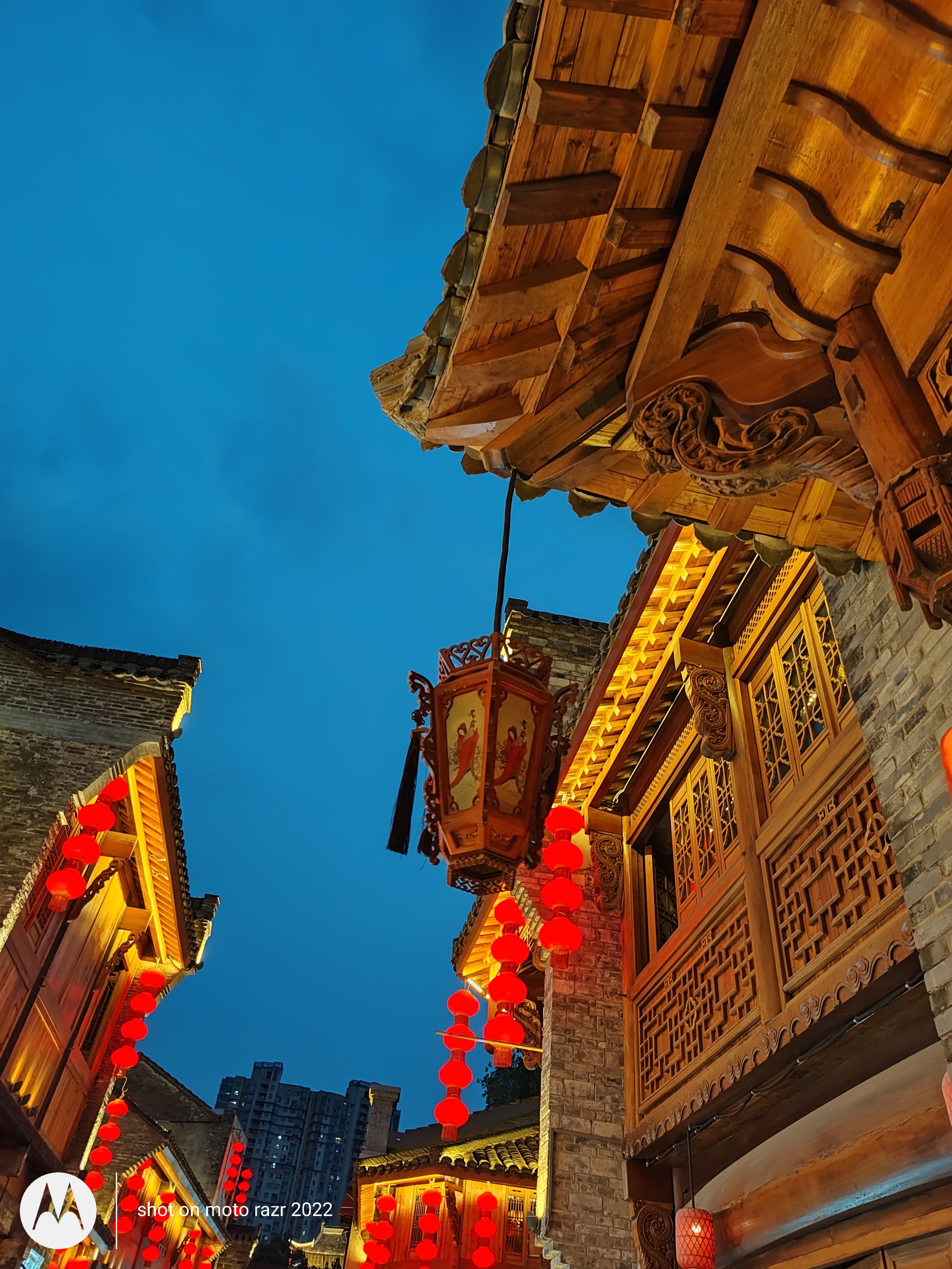 摩托罗拉2024新款手机冠军版,摩托罗拉motorazr2022有双卡嘛