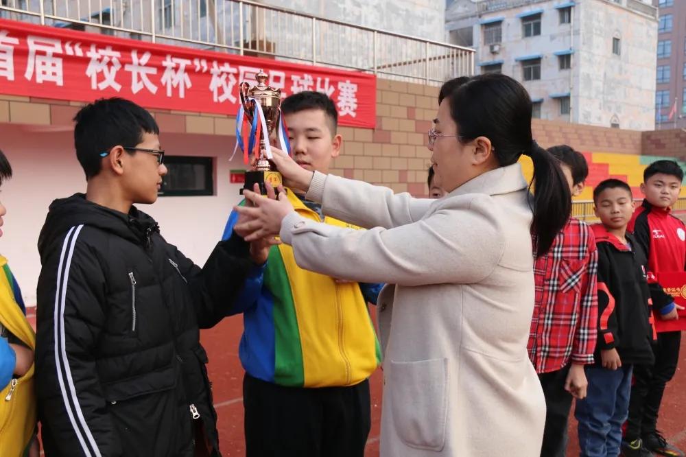 滕州龙泉街道中心小学足球队,龙泉市2019年中小学足球比赛