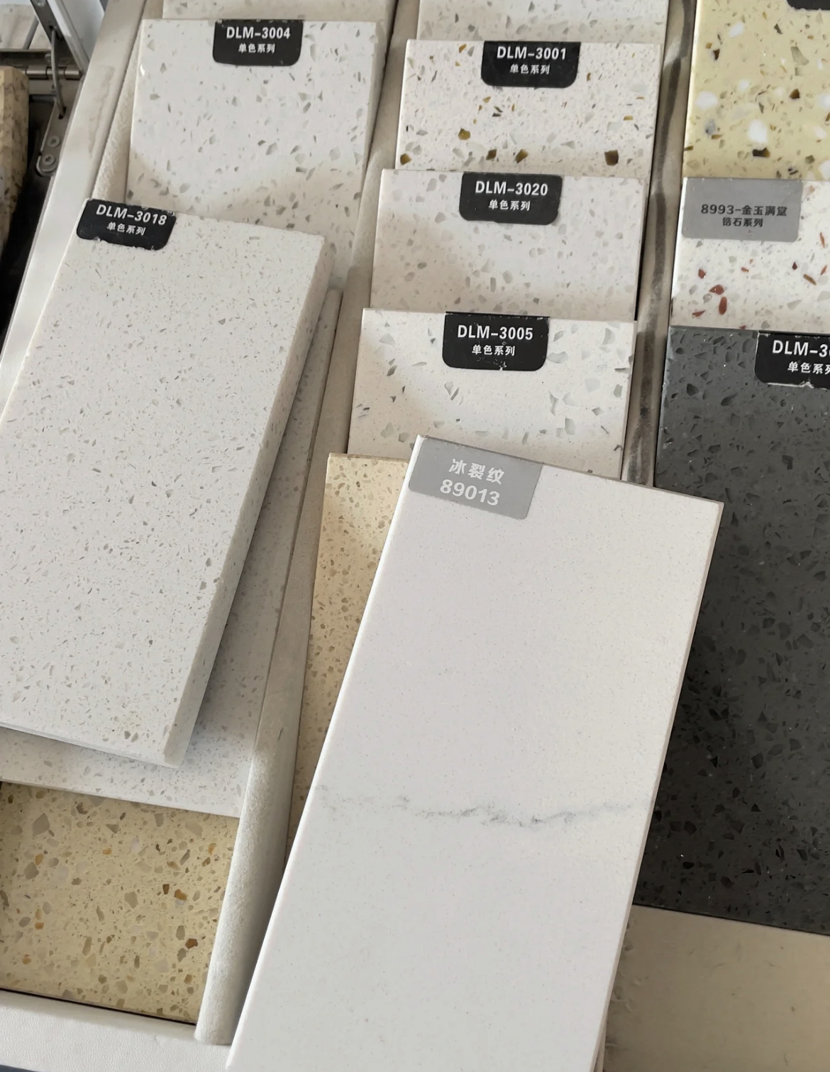 厨房台面岩板好还是石英石好,厨房台面用石英石好还是用岩板好