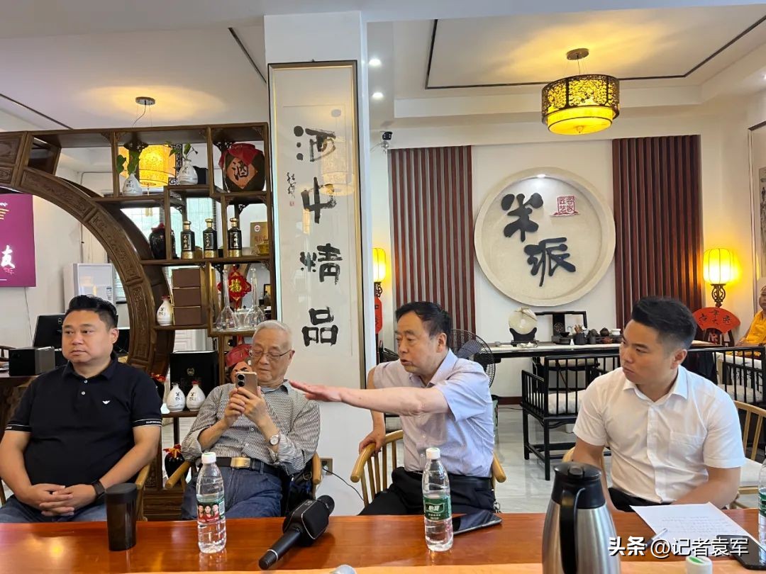 四川电大85级新都*党**政班同四川省客联、客商会联谊交流