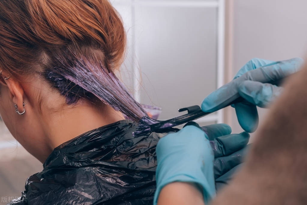 染发泡沫染不均匀为什么,自己在家染发为啥看不出来