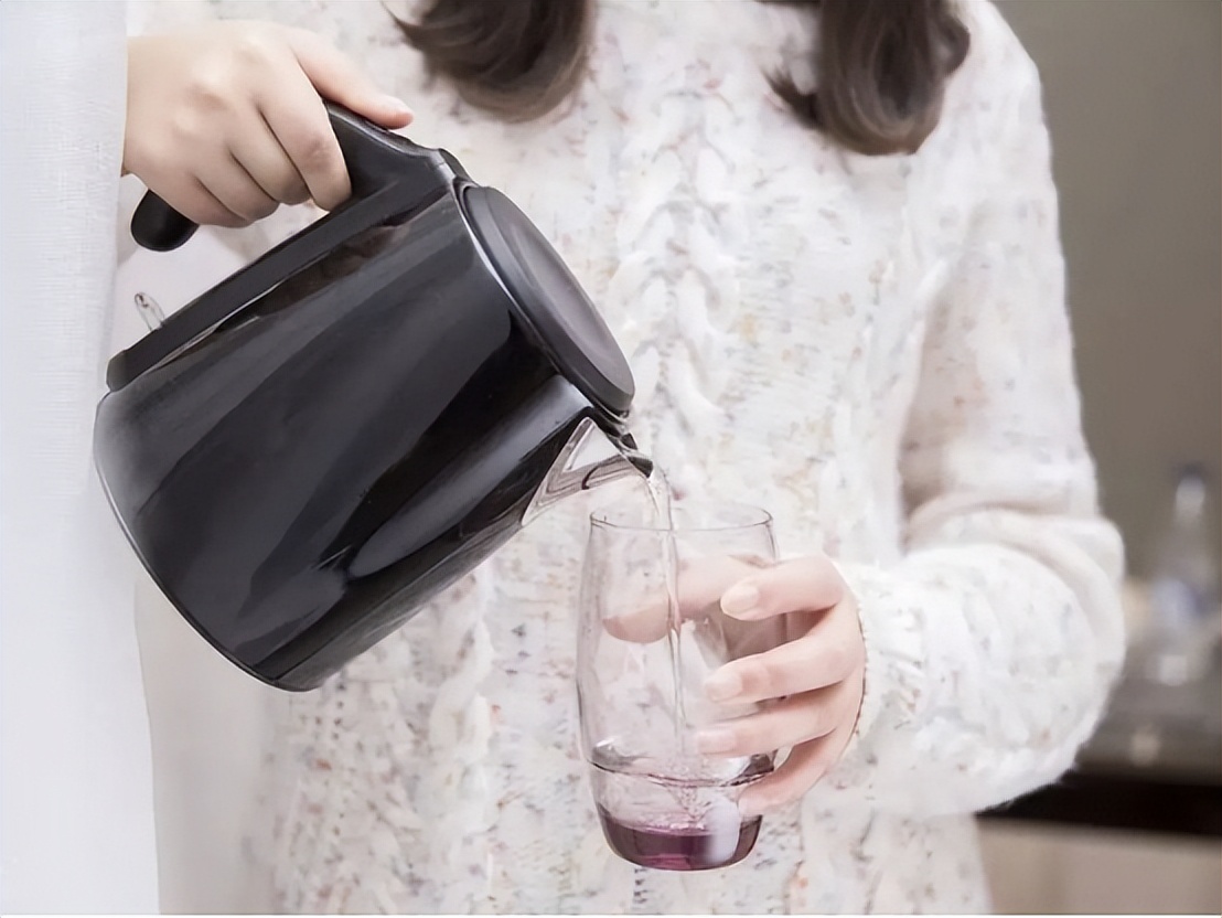 长期喝白开水和喝茶哪个更健康,长期喝白开水和喝茶的人谁健康