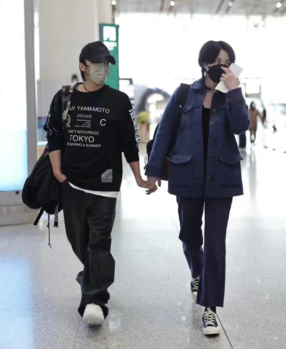 王菲谢霆锋牵手所有视频,王菲谢霆锋首次牵手的视频