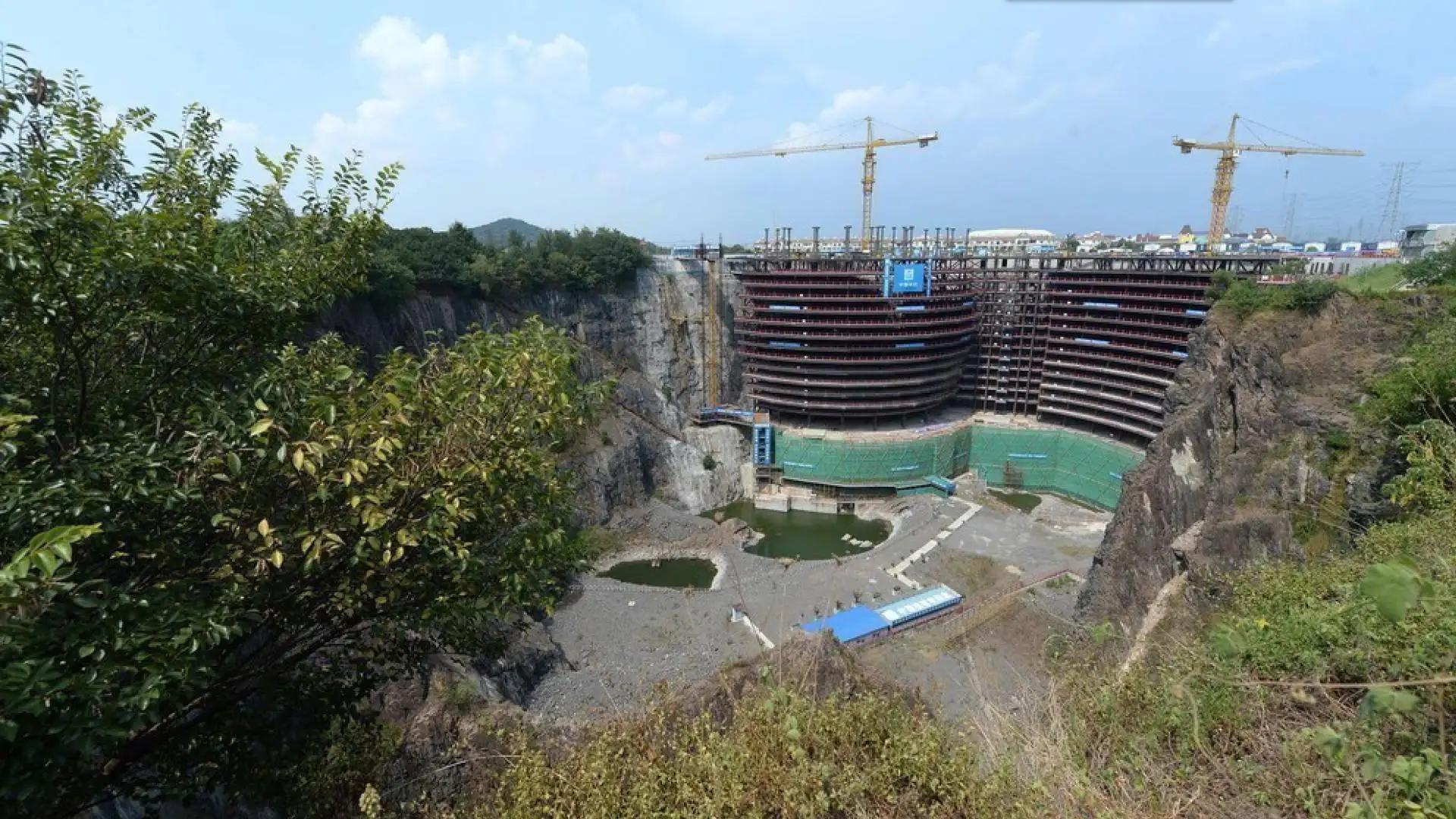 日本深坑,中国最大的深坑建筑