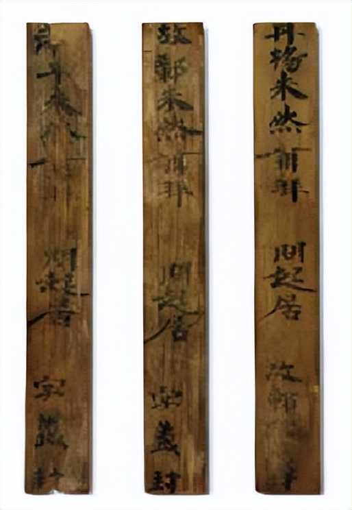 三国名将在墓里出土文物,哪位三国名将的墓中发现了木屐