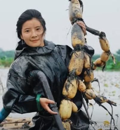 22岁农村女孩回应：挣到钱的工作，才是真正的体面。