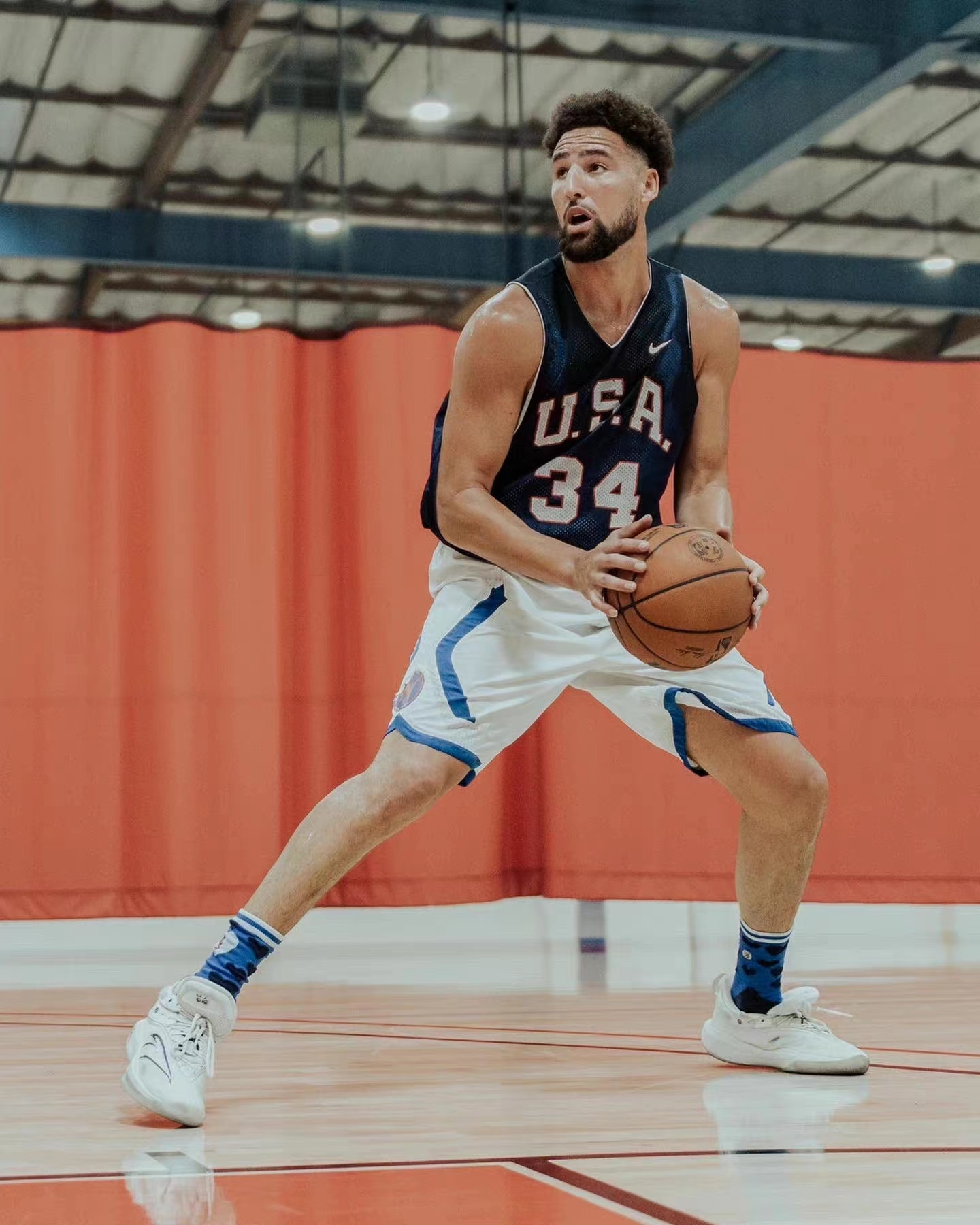 球鞋欧文9开箱视频,欧文上脚球鞋kyrie9