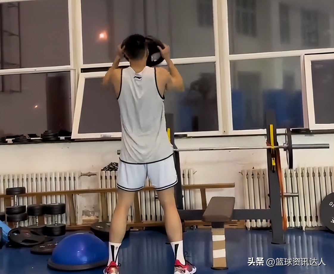 辽宁内部开始内卷！三轮换球员提前夏训，全程狂撸铁，恢复为主