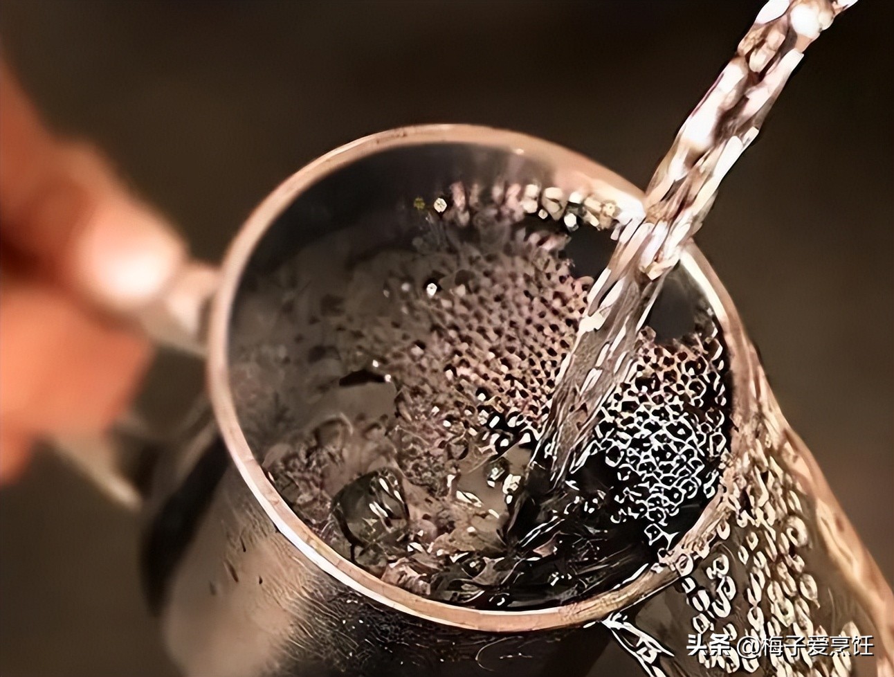 怎么从酒瓶上面区别纯粮酒真假,从酒瓶上怎样看是纯粮食酒