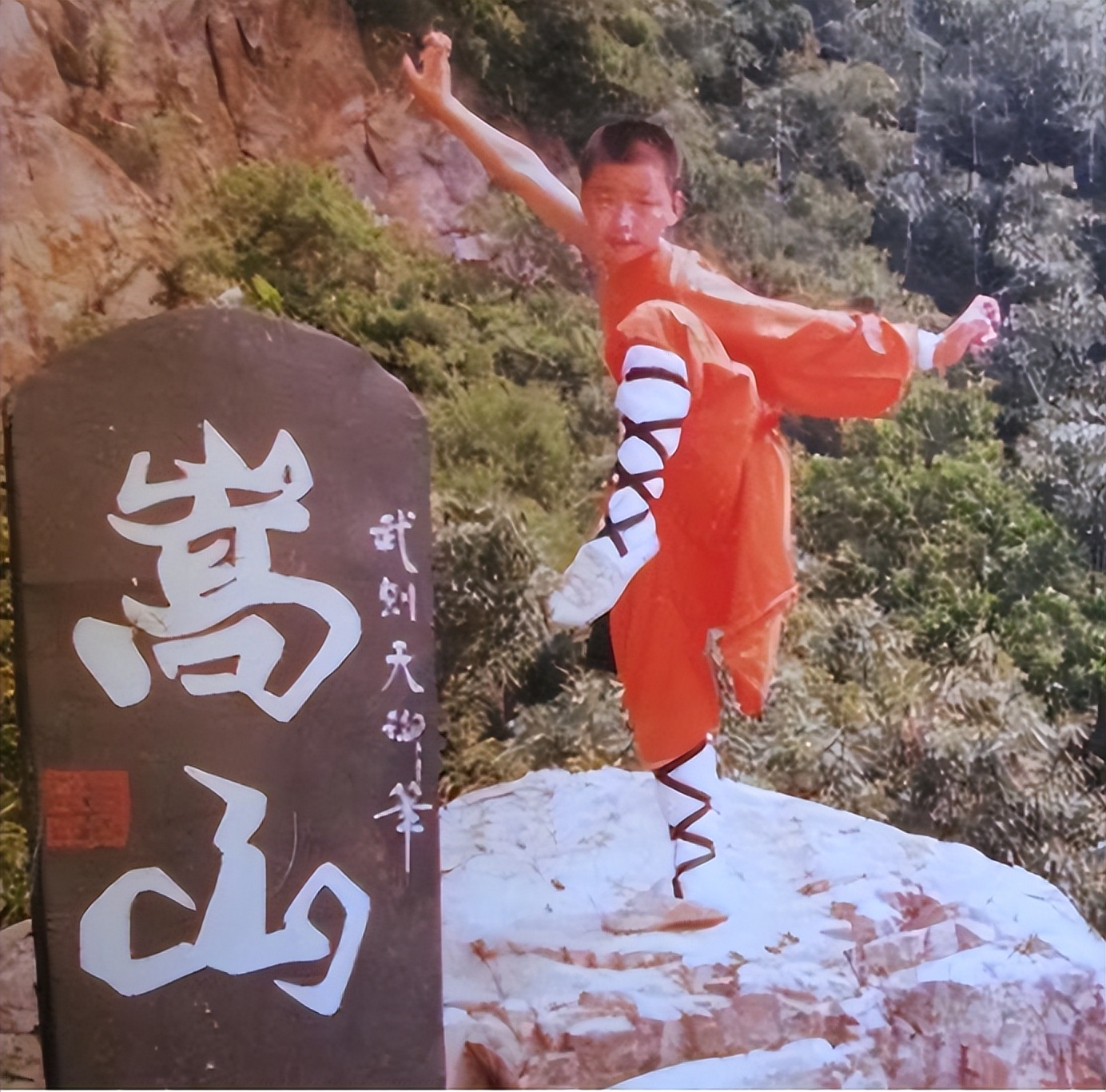 王宝强与马蓉离婚后的生活对比,王宝强离婚给马蓉分了多少钱