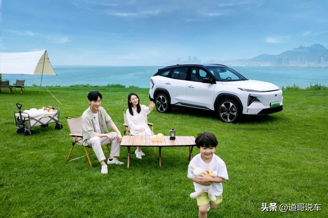 吉利银河l7与比亚迪宋pro冠军版,吉利宋七座