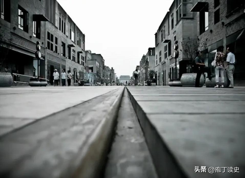 高校女厕所里的高薪兼职：过万薪水背后，是见不了光的灰色产业链