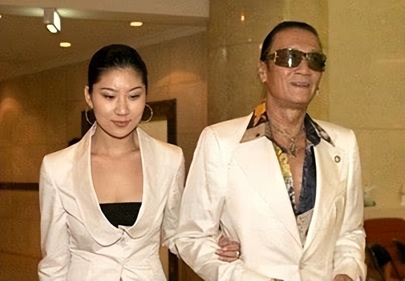 80岁谢贤爬山,谢贤时尚穿搭气质高级感