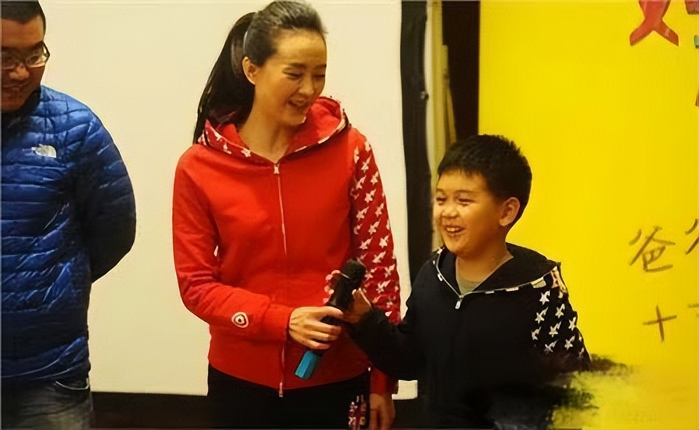 王艳23岁嫁入豪门跟老公差几岁,王艳嫁入豪门真实生活