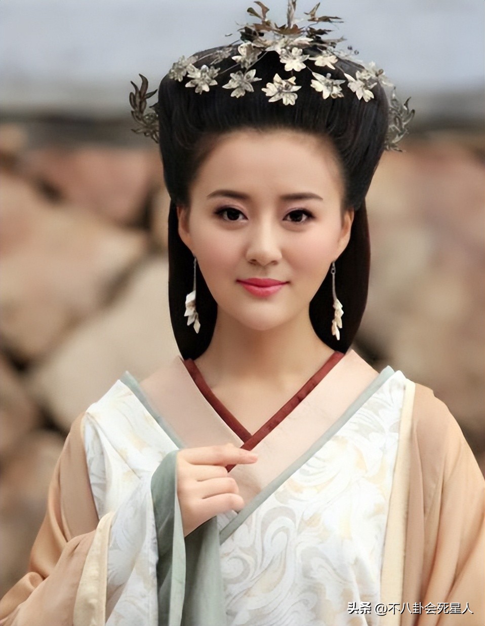 巫婆鼻整容对比,蛇精脸巫婆