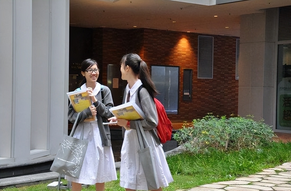 报考民办大学好还是上公办专科好,高考低分可以选择民办大学吗