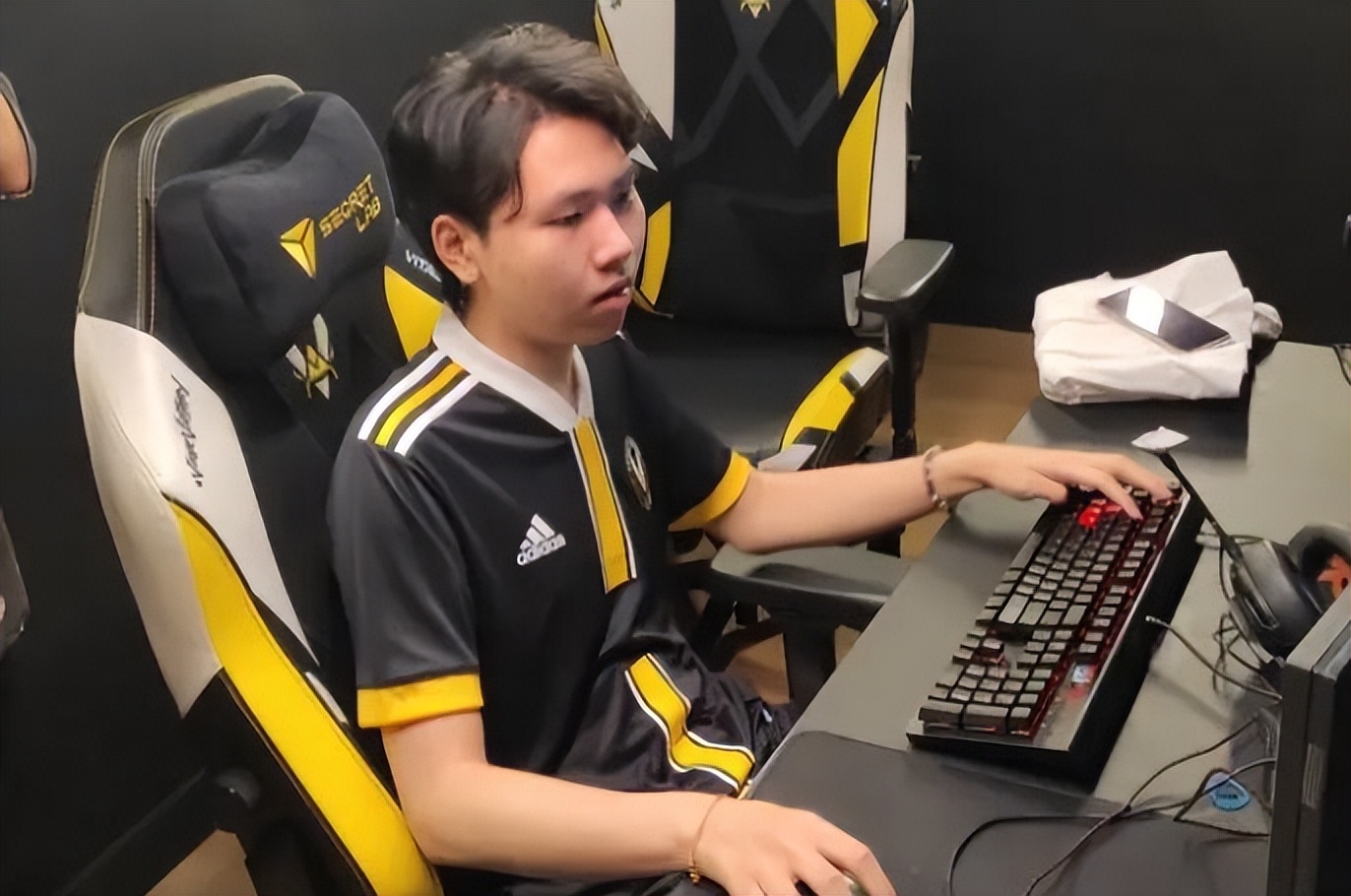 Bo开启直播，连胜不断冲上欧服第二，却暴露目前无法解决的问题