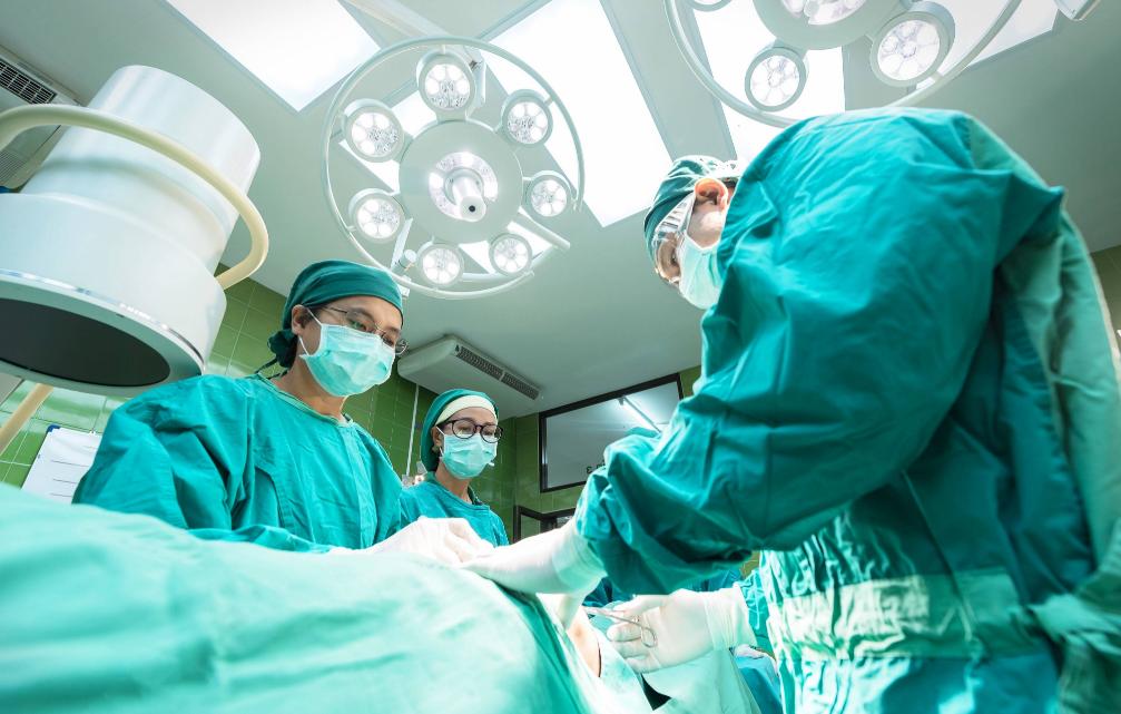 外阴特别肥大怎么回事,女生阴道有什么症状要注意身体