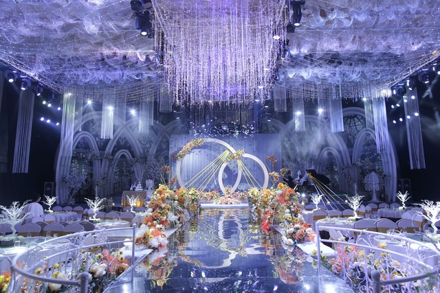 职业伴娘月入过万,00后女生做伴娘赚翻了