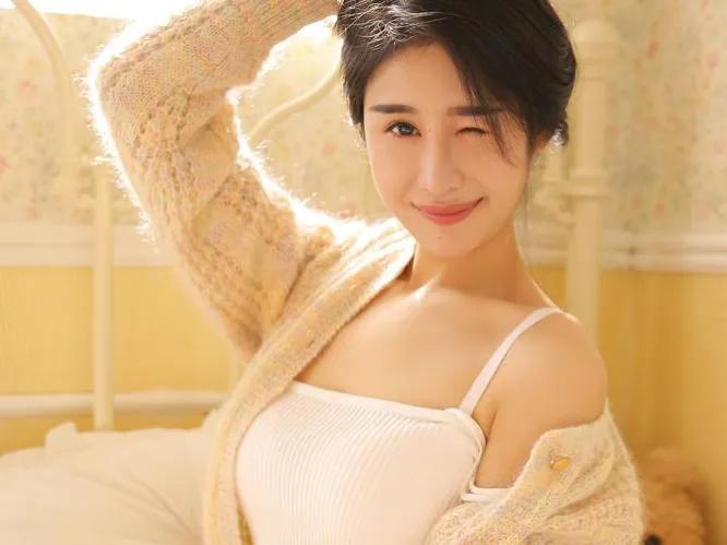 你干嘛又抱我?她是怀孕了,可不是怀了地雷,一碰就爆炸。