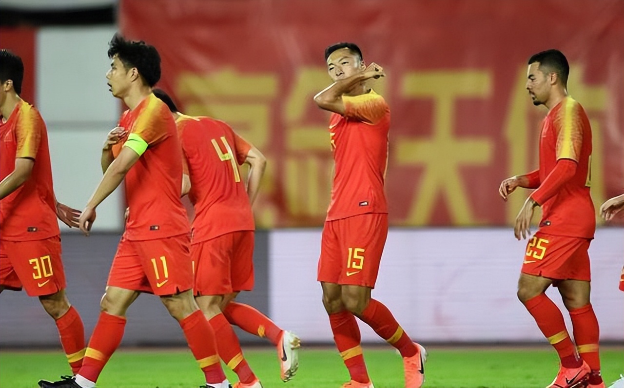 吴曦头球破门6:0,吴曦颠球传球