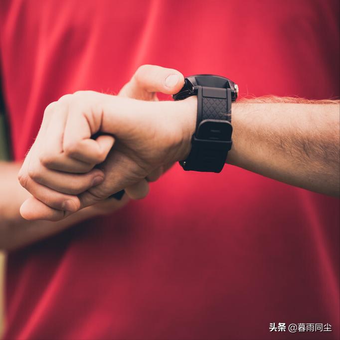 卡西欧户外登山手表功能介绍,户外手表与智能手表如何选择