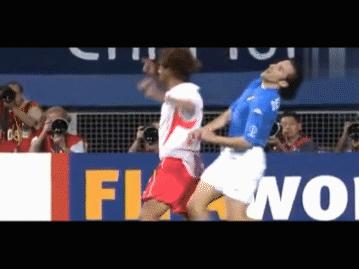 2002年足球世界杯中国对巴西,02年世界杯足球发生了啥