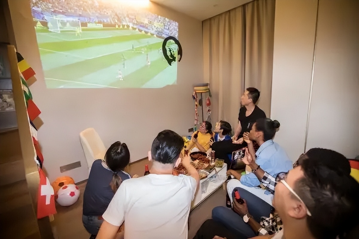 今年世界杯两大现象：在家观赛成新时尚、唯品会果酒销量暴涨