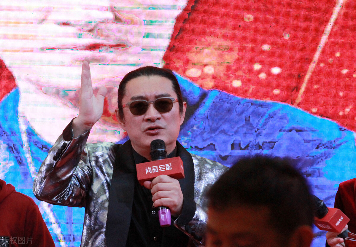 “*独台**克星”穿了一件印有“日本投降”的T恤衫。网友评论真帅