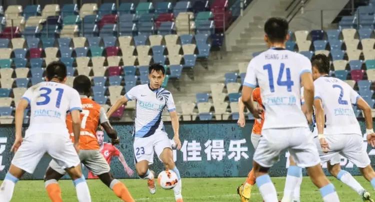 中超足球比赛广州恒大对上海上港,12-13赛季中超比赛用球