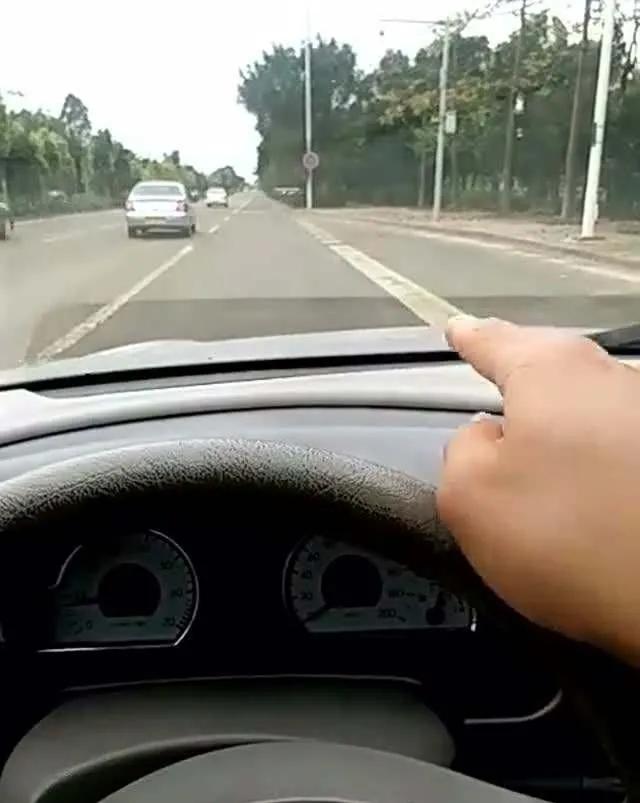 科目三靠边停车操作指南,分镜头式全流程详解