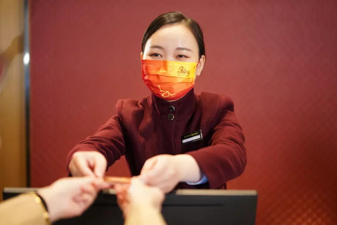 微光成炬众志成城,微光成炬致敬招商蛇口最美守沪者