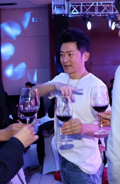 43岁的任泉现状,任泉为什么那么多人转型