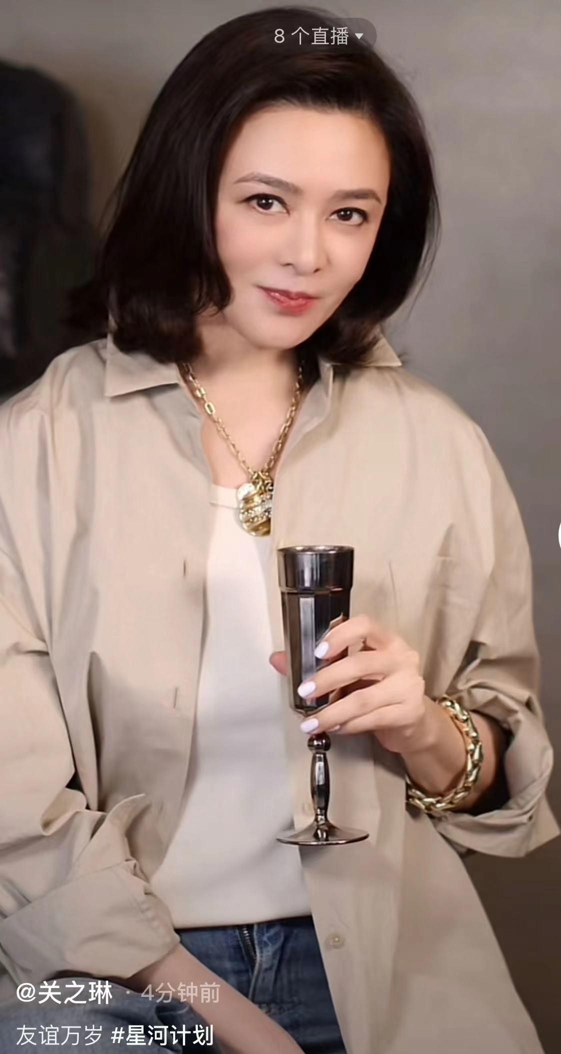 59岁关之琳罕见现身,55岁的关之琳难掩时光痕迹