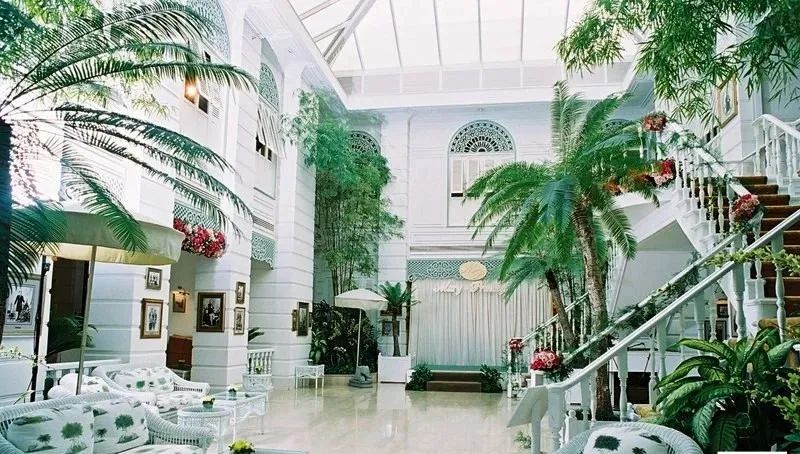 泰国曼谷文华东方酒店老服务员,文华东方酒店属于哪个国家