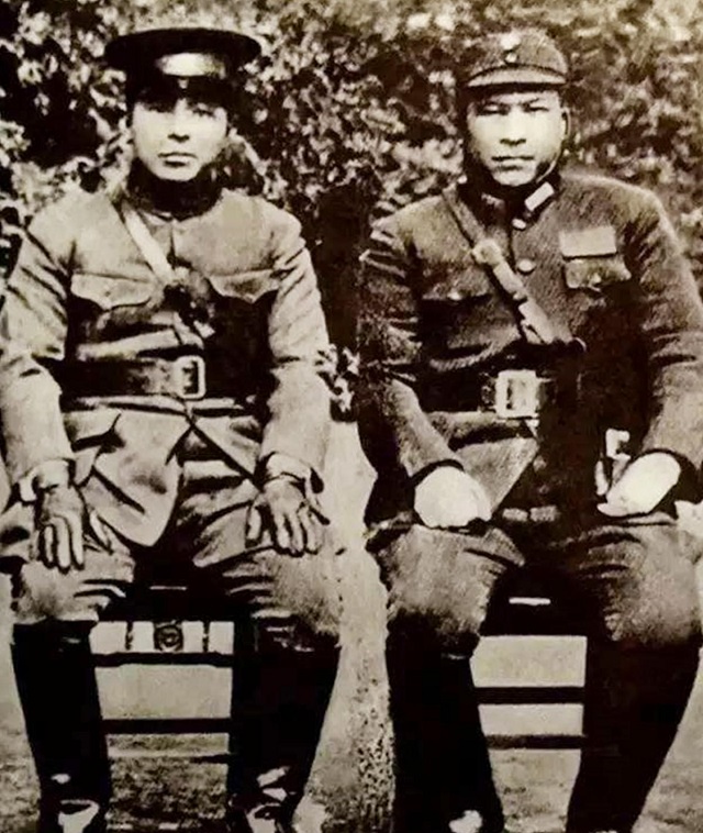 1949年，杨虎城死后3个月发现遗体，长子杨拯民扶柩，安葬在西安